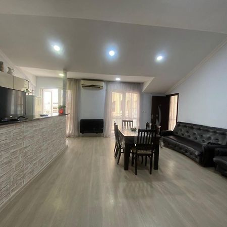 Apartment On Luka Asatiani 2 Batumi Exteriör bild