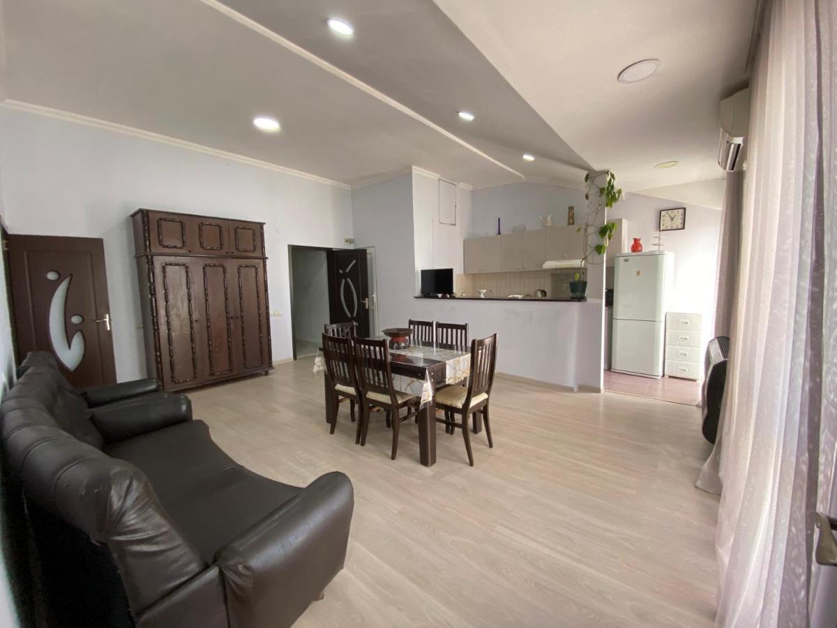 Apartment On Luka Asatiani 2 Batumi Exteriör bild